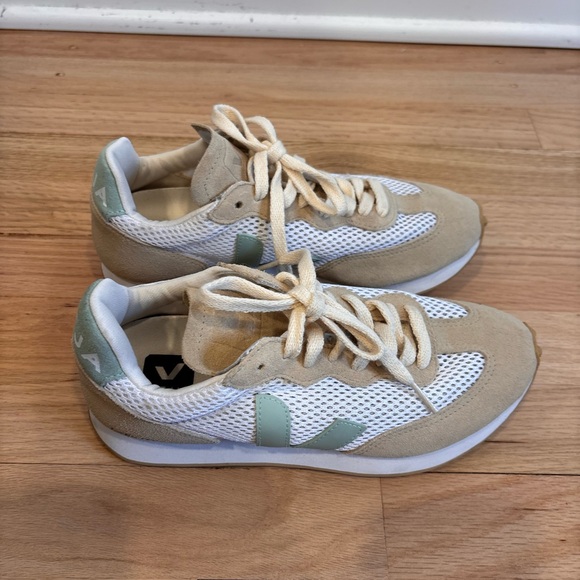Veja Rio Branco Light Aircell trainers in the Lunar Matcha colorway size US 6 - Picture 8 of 13